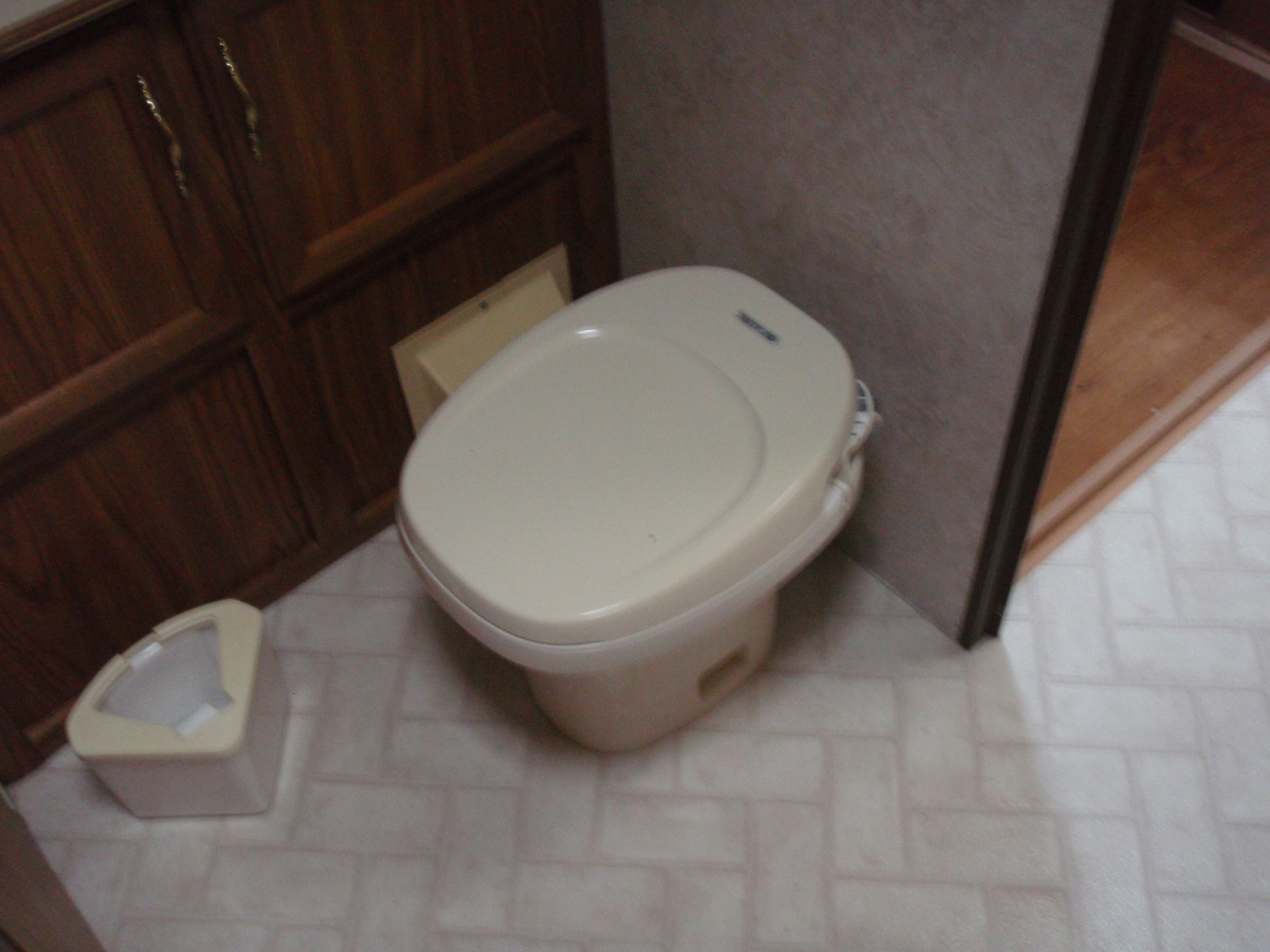 dutchmen35_toilet_�P